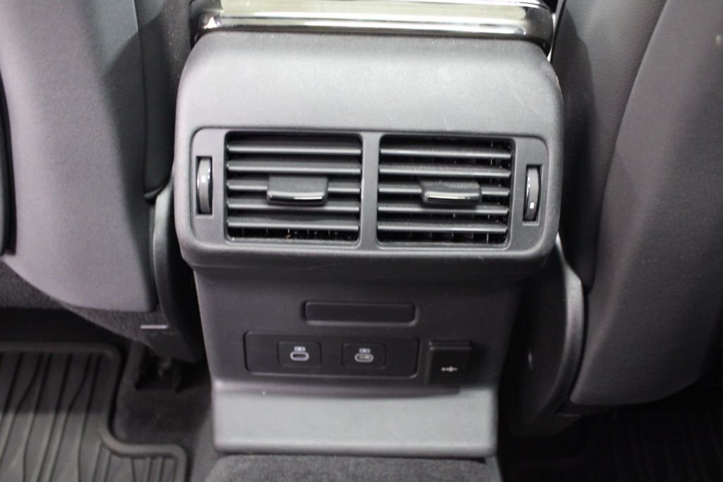 Used 2026 Fuji White Land Rover Dynamic SE image 36