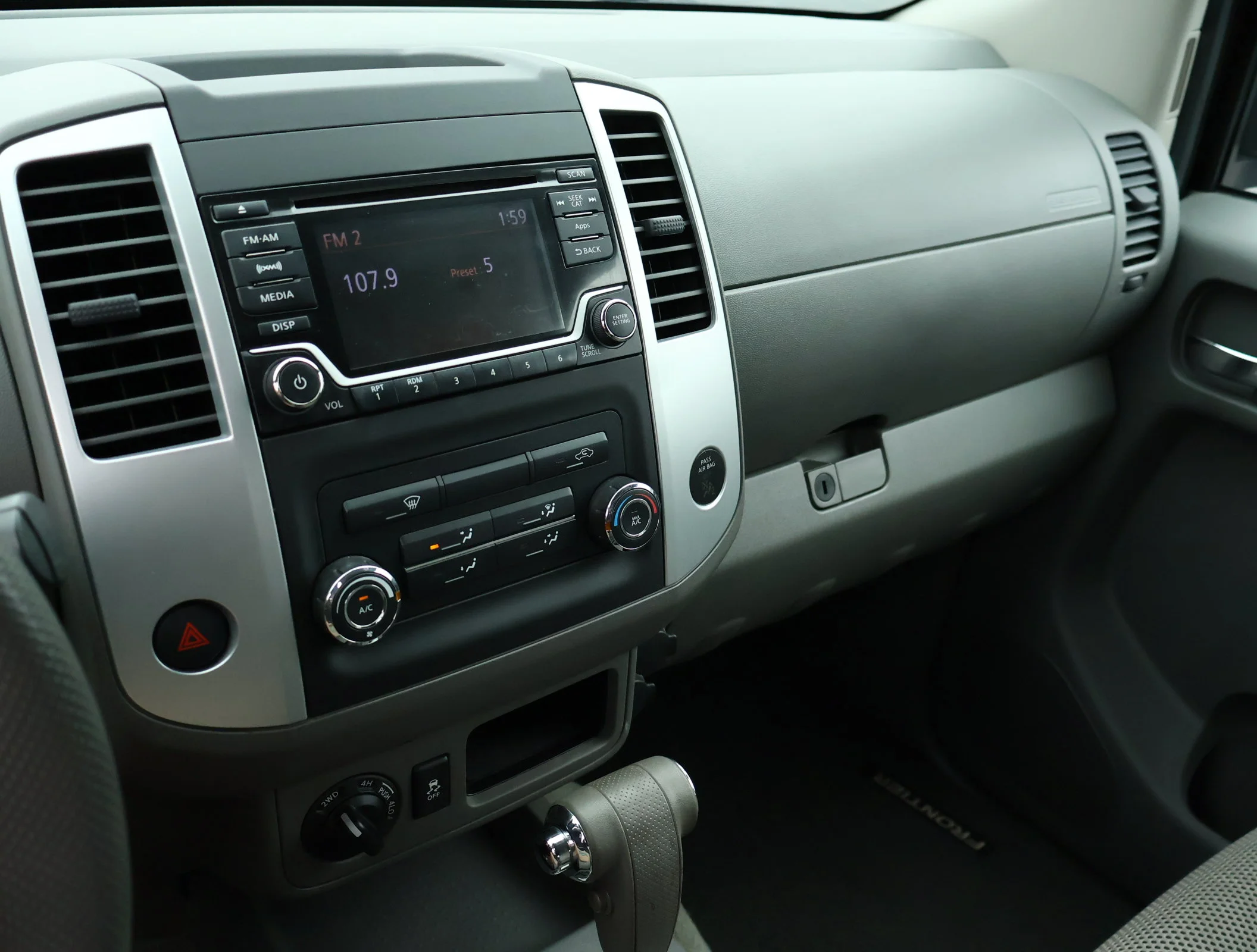 Used 2016 Brilliant Silver Nissan SV image 14