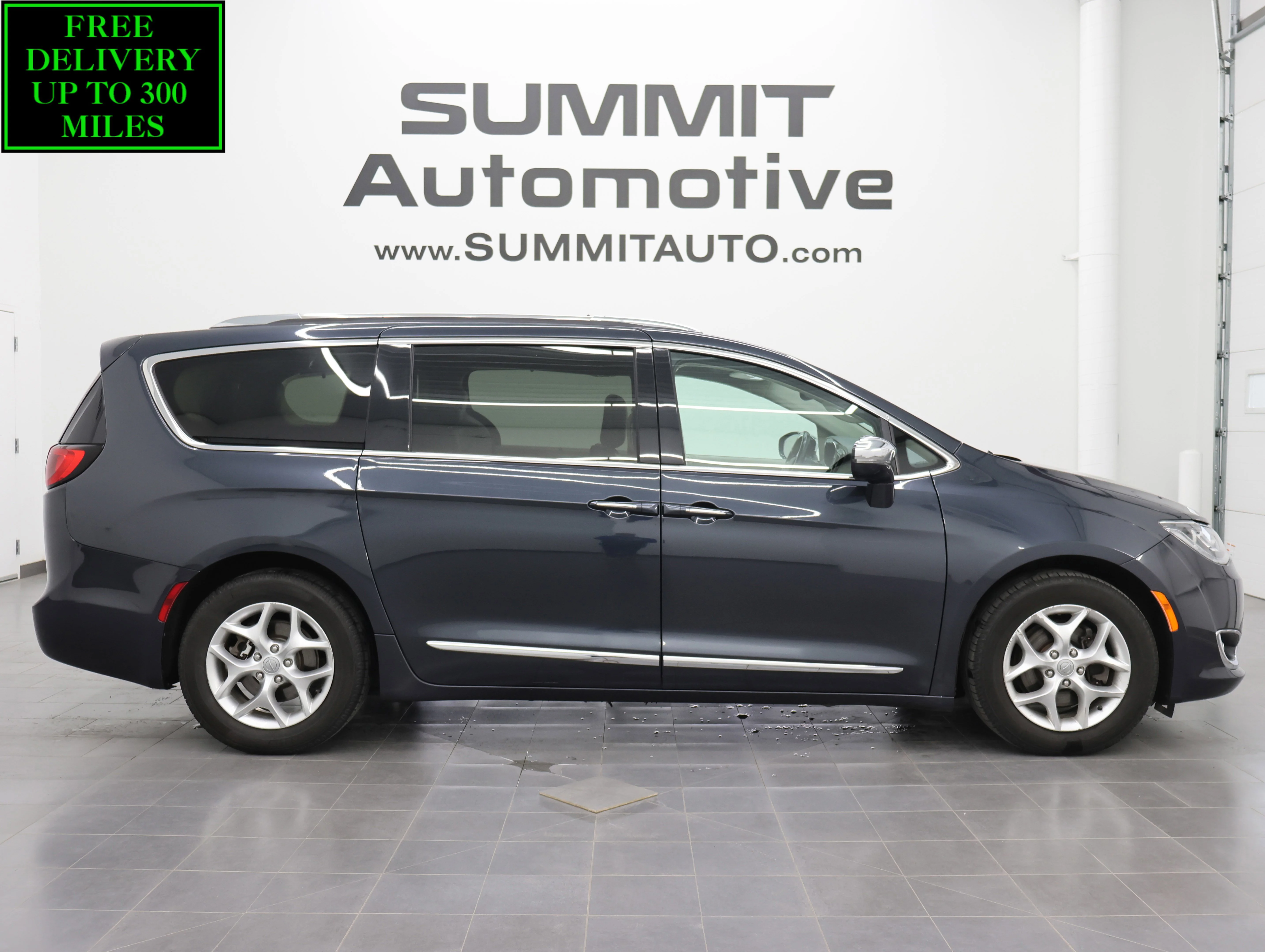 2020 Chrysler Pacifica Limited's photo
