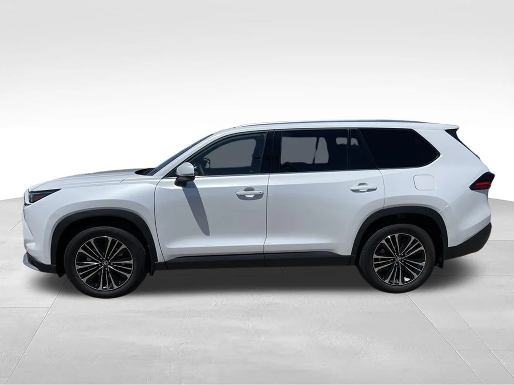 Used 2025 White Toyota MAX Platinum image 32