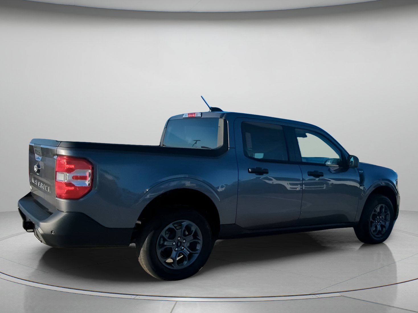 New 2026 Carbonized Gray Metallic Ford XLT image 26