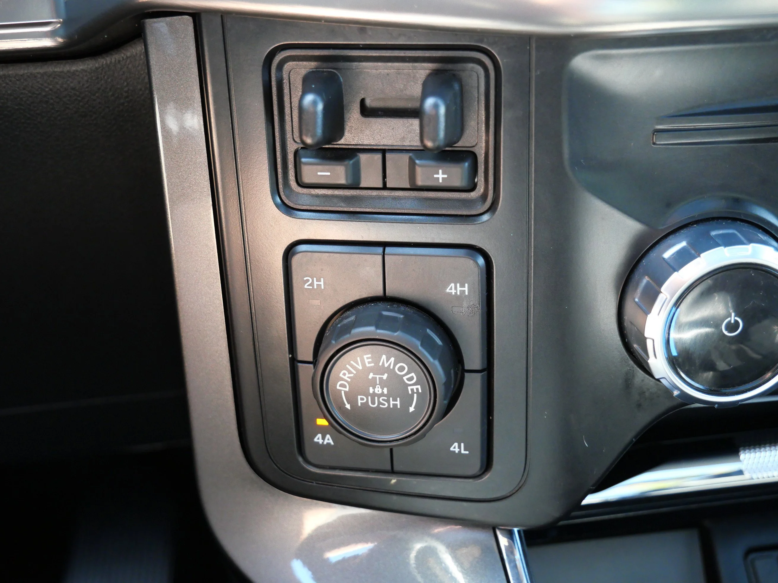 Certified Used 2023 Agate Black Metallic Ford LARIAT image 21