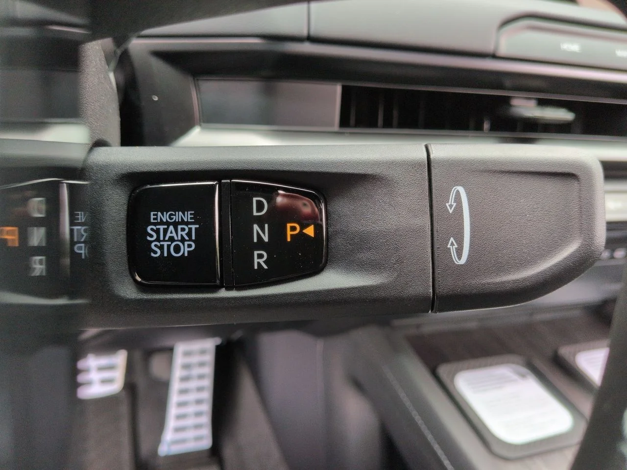 New 2027 Glacial White Pearl Kia X-LINE SX PRESTIGE image 16