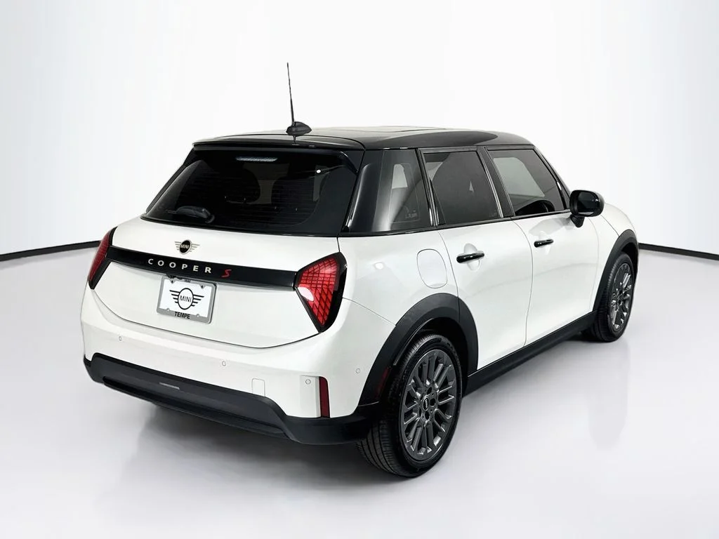New 2026 Nanuq White Metallic MINI Signature Plus image 5