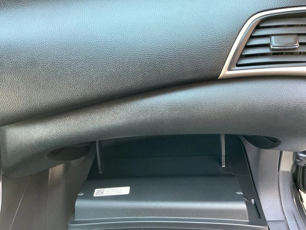 Used 2015 Gray Nissan SV image 29