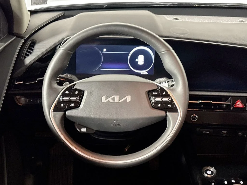 Used 2023 Gray Kia Wind image 13