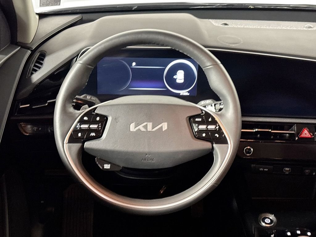 Used 2023 Steel Gray Kia Wind image 13