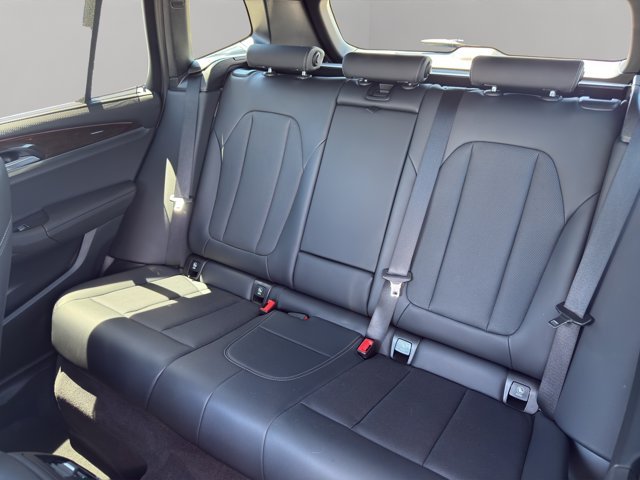 Used 2022 Dark Graphite Metallic BMW xDrive30i image 13