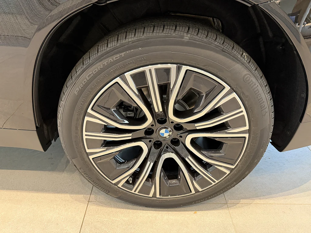 New 2026 Black Sapphire Metallic BMW 30 xDrive image 7