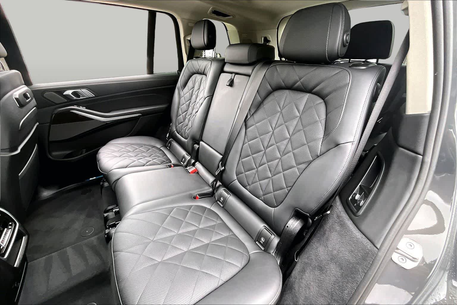 Used 2026 Dravit Grey Metallic BMW xDrive40i image 18