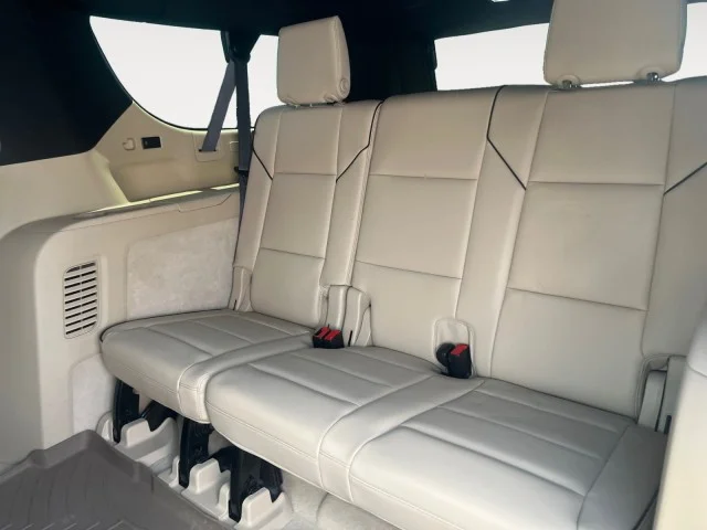 Used 2021 CRYSTAL WHITE TRICOAT Cadillac Premium Luxury image 12