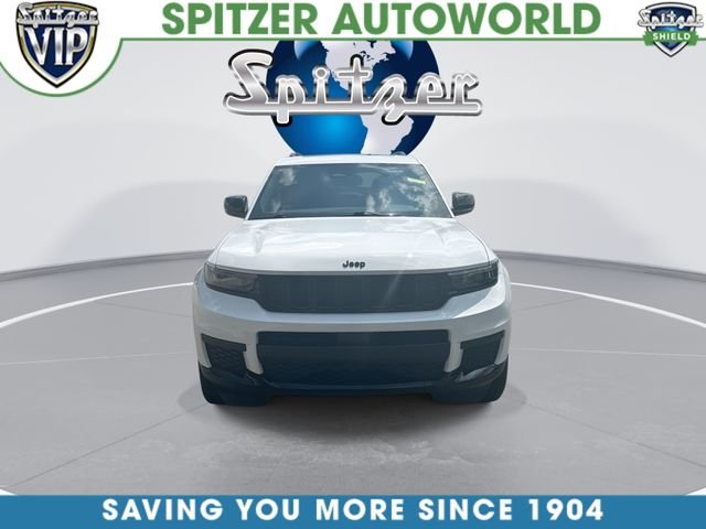 Used 2023 White Jeep Altitude image 3
