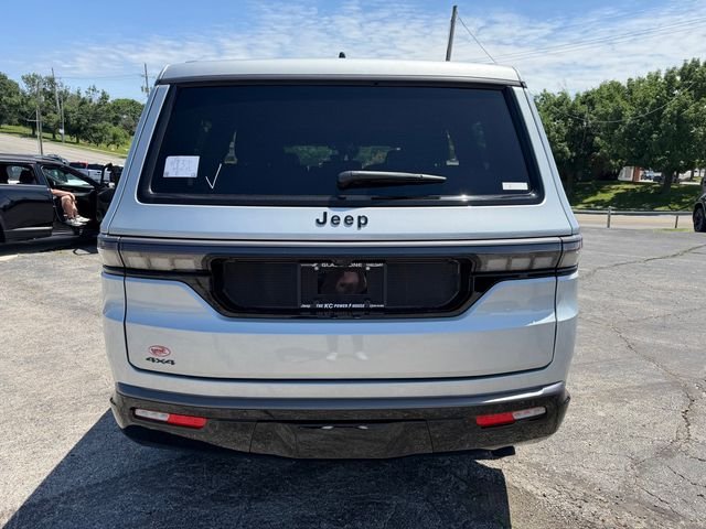 New 2026 Silver-Zynith Exterior Paint Jeep Limited Altitude image 8