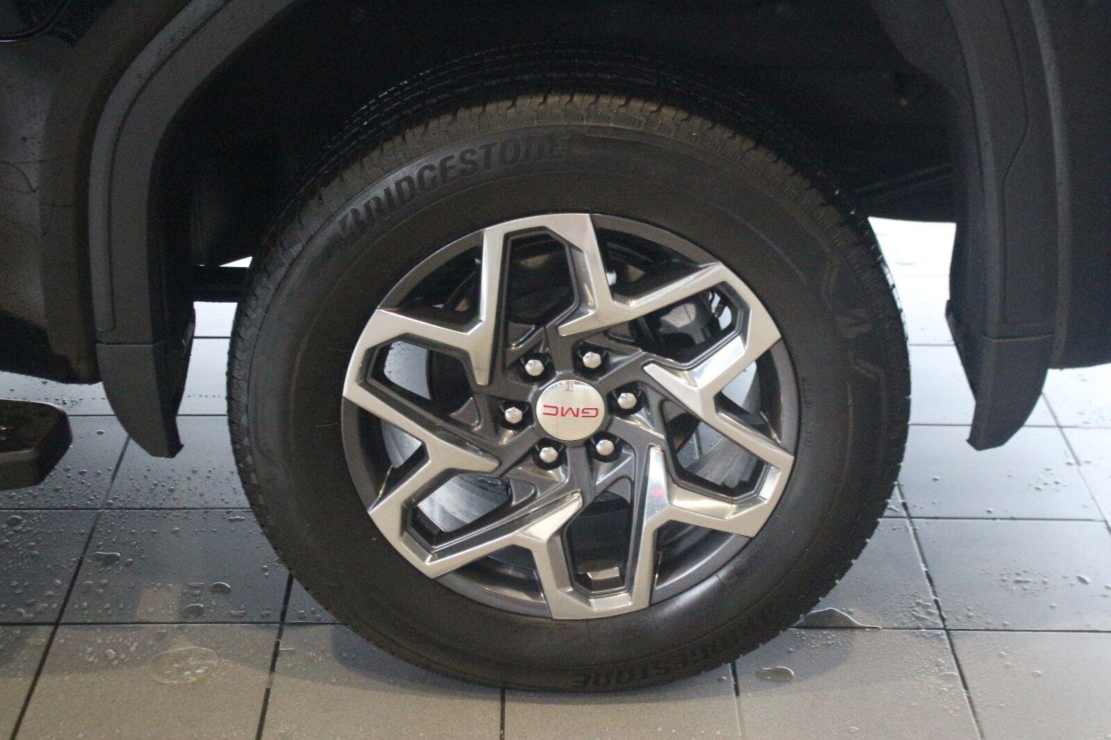 Used 2026 Onyx Black GMC SLT image 32
