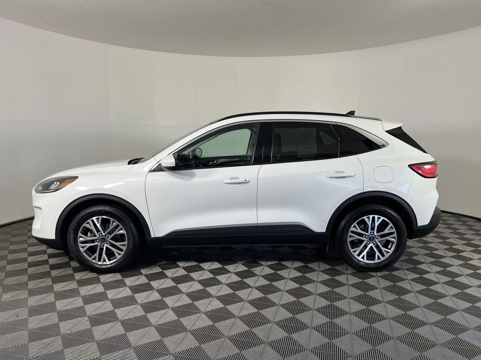 Used 2022 Star White Metallic Tri-Coat Ford SEL image 6