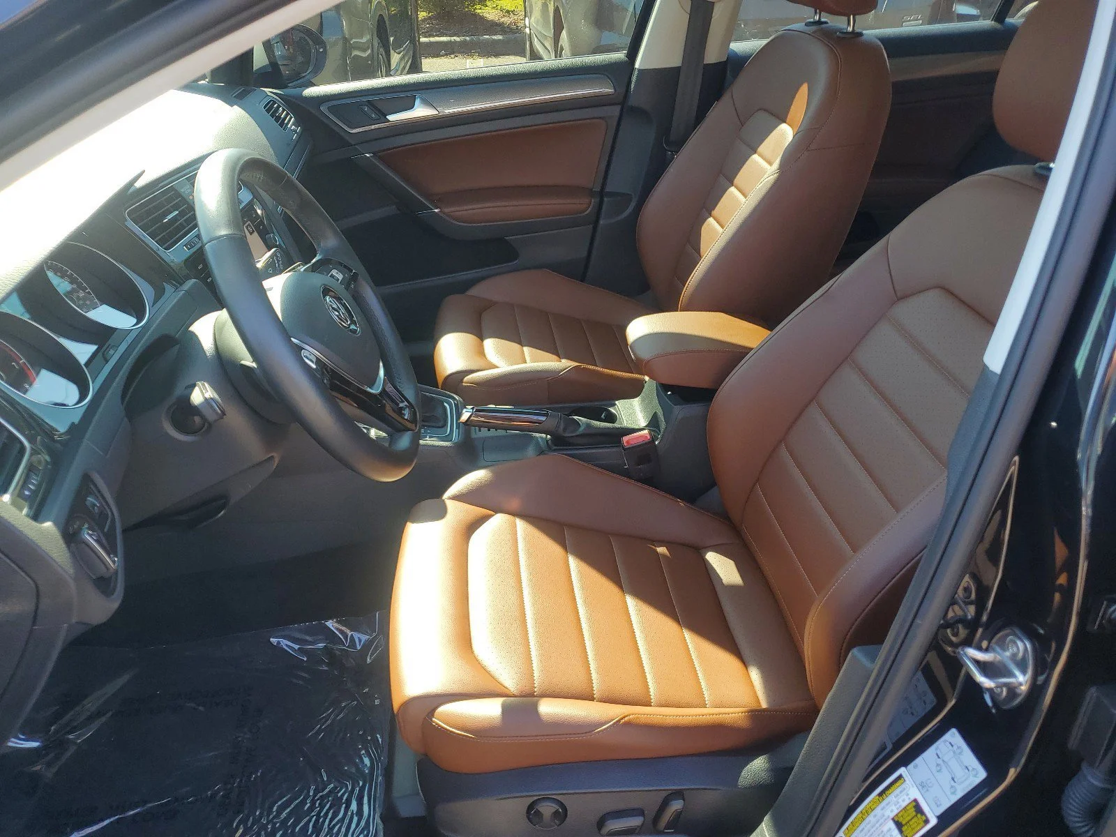 Used 2019  Volkswagen S image 11