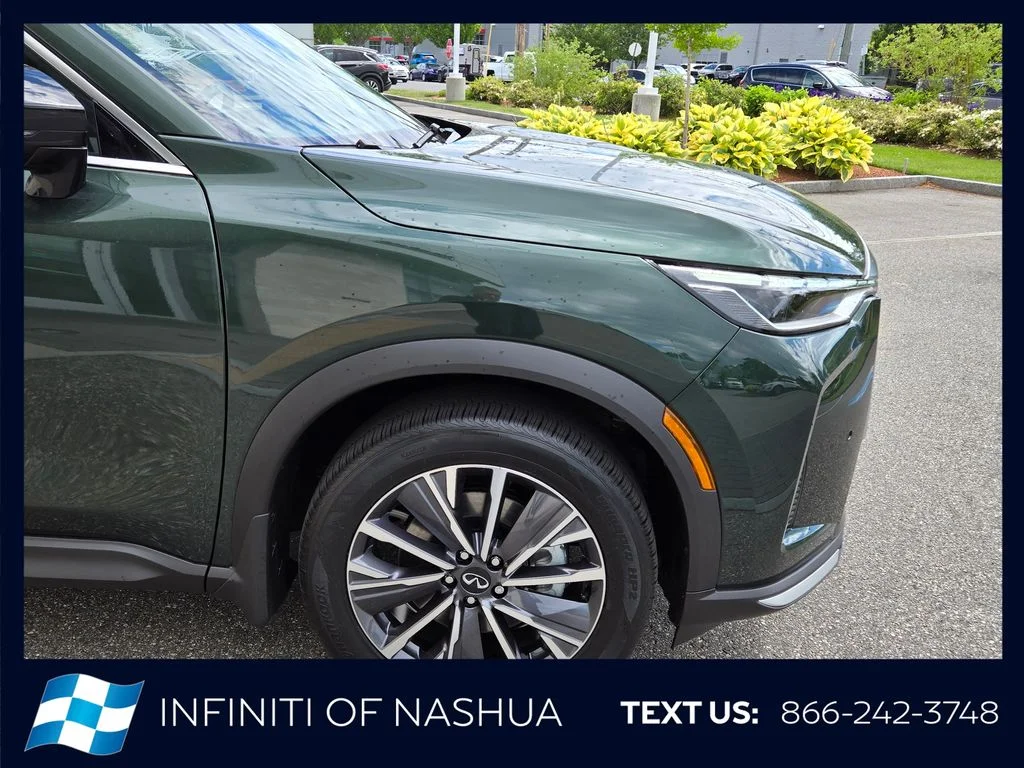 New 2027 DEEP EMERALD INFINITI Luxe AWD image 13