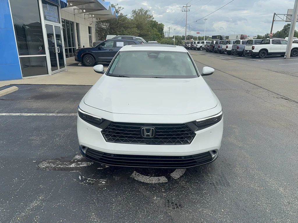 New 2026 Platinum White Pearl Honda Touring image 2