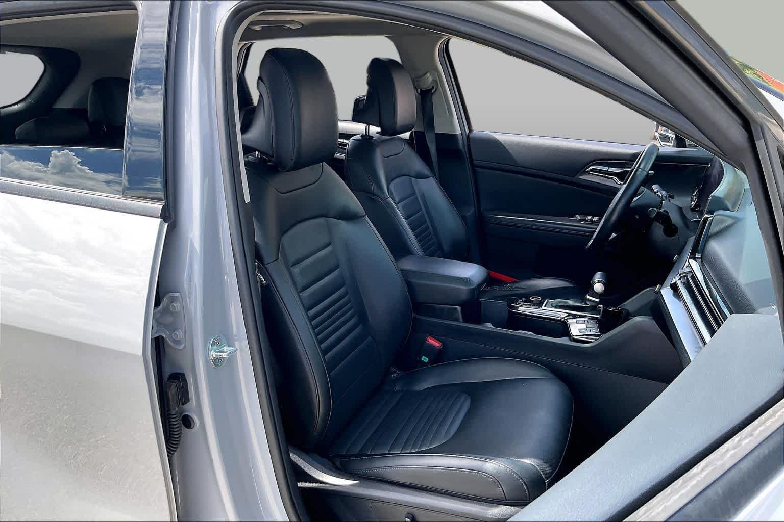 Used 2023 Wolf Gray Kia SX-Prestige image 9