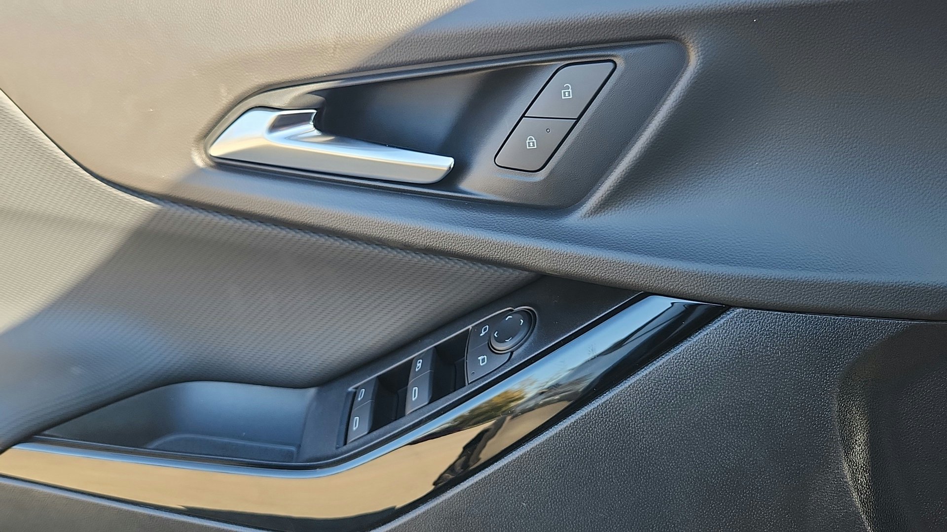 New 2027 Sterling Gray Metallic Chevrolet LT image 22