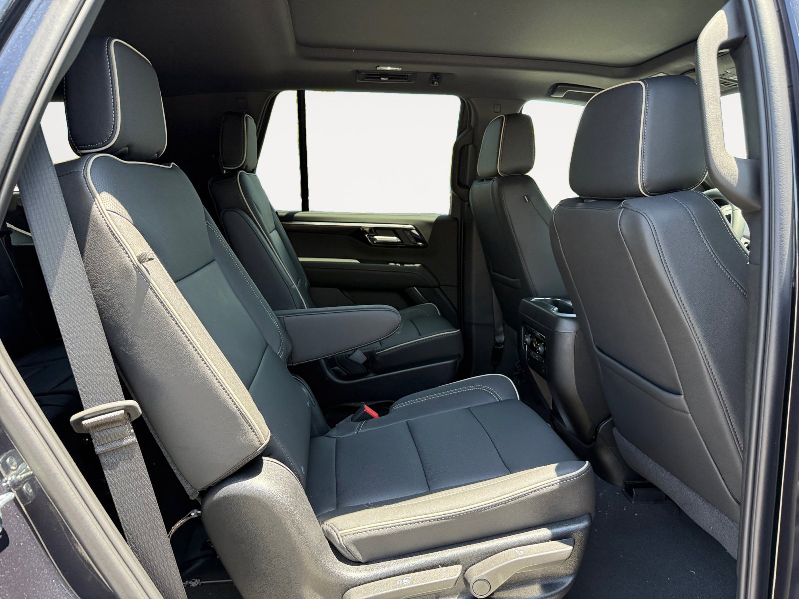 Used 2025 Dark Ash Metallic Chevrolet Premier image 18