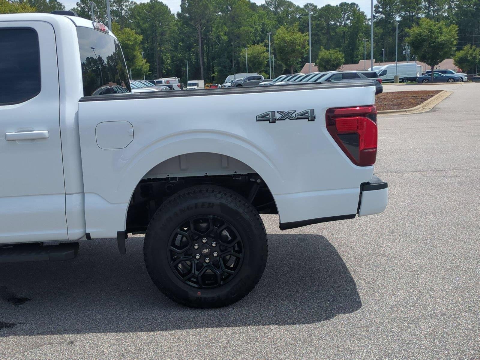 New 2026 Oxford White Ford XLT image 11