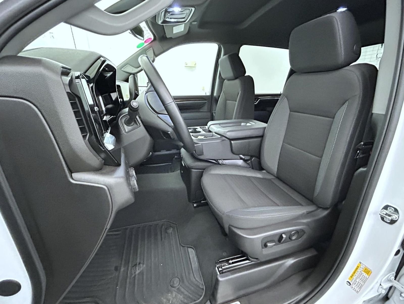Used 2025 White Chevrolet LT image 10