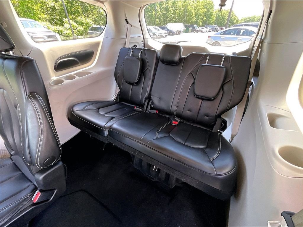Used 2023 Silver Mist Clearcoat Chrysler Touring L image 16