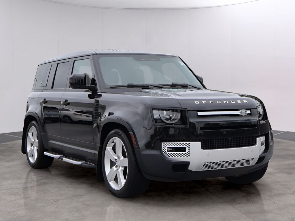 Used 2024 Santorini Black Metallic Land Rover SE image 3