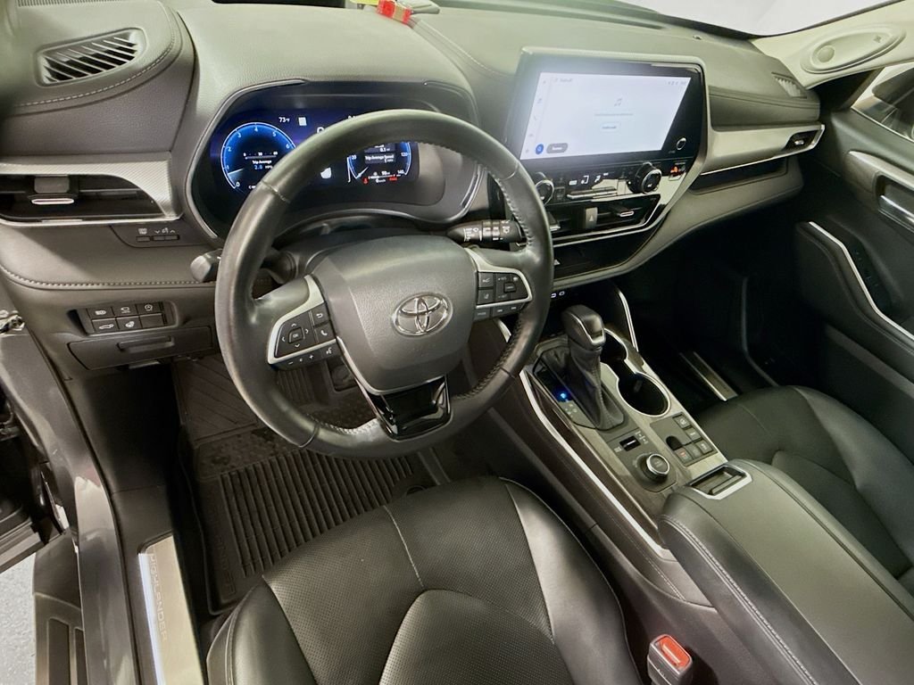 Used 2023 Magnetic Gray Metallic Toyota Platinum image 10