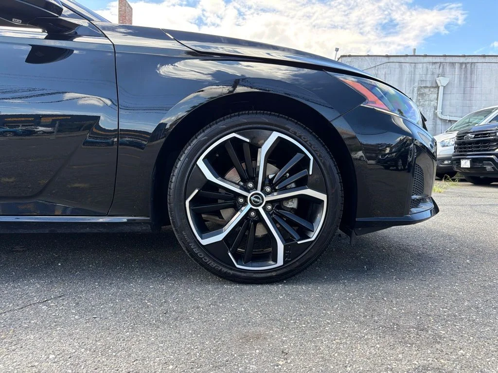 Used 2024 Black Nissan 2.5 SR image 14