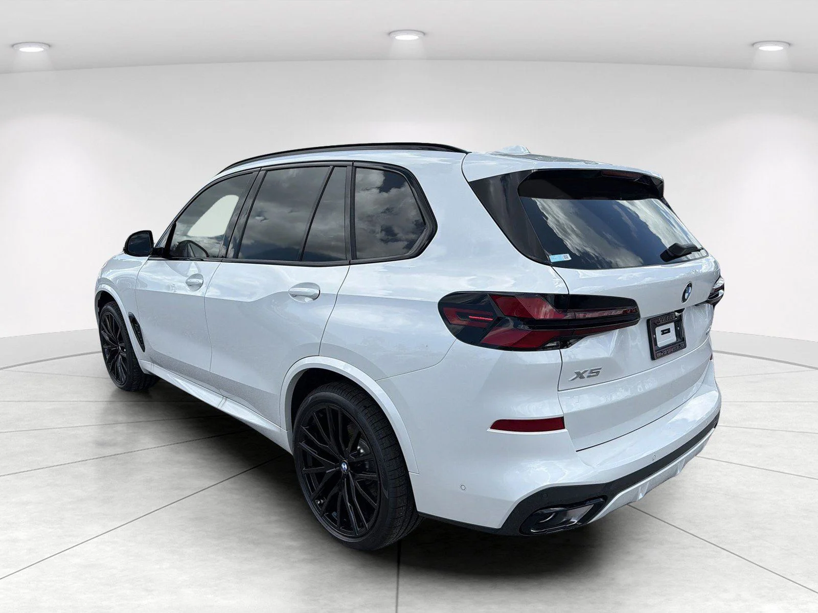 New 2026 Mineral White Metallic BMW xDrive40i image 5