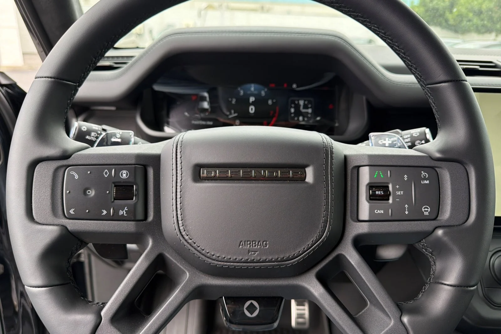 2026 Land Rover Defender OCTA Black - Photo 24