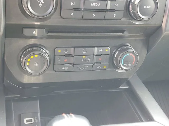 Used 2018 Oxford White Ford XL image 19