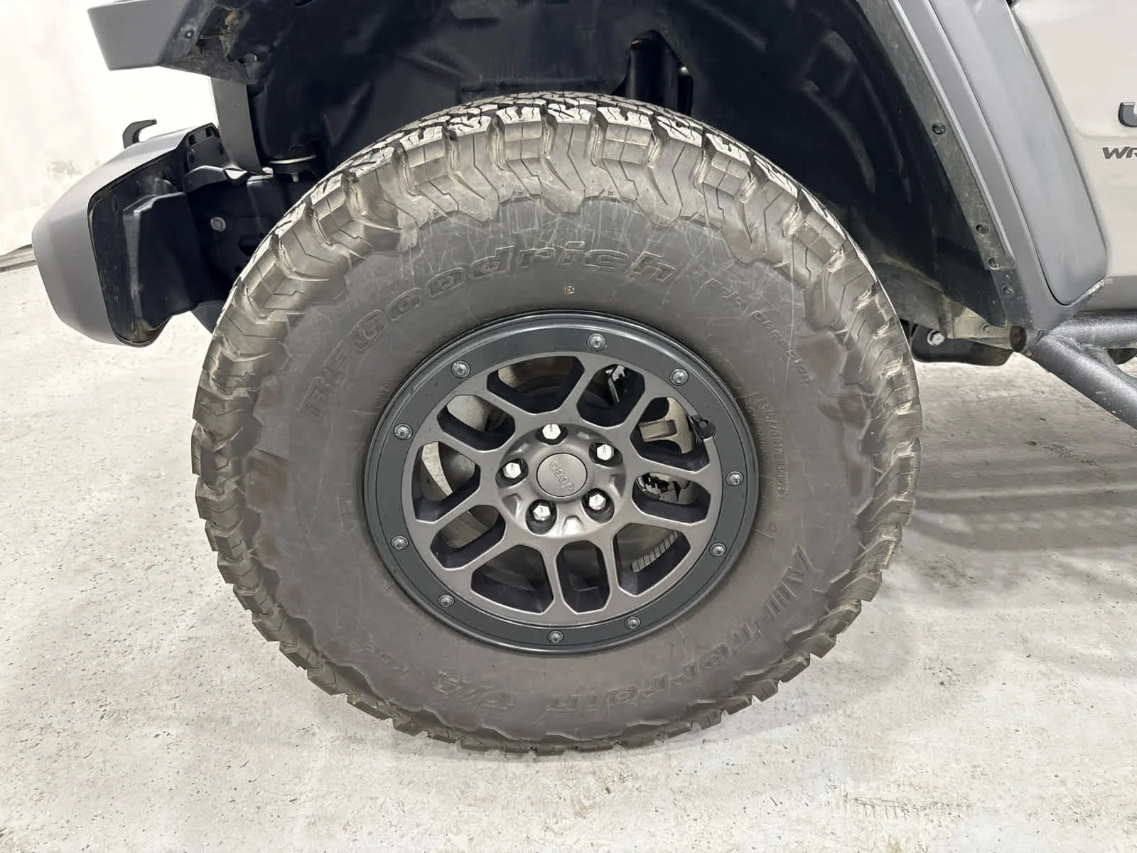 Used 2023 Gray Jeep 4-Door High Tide 4x4 image 10