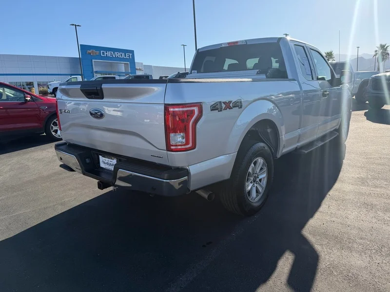 Used 2015 Ingot Silver Meta Ford XLT image 3