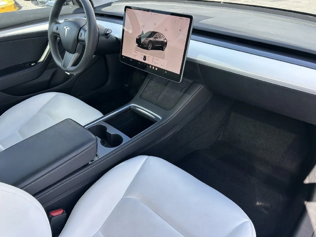 Used 2023  Tesla Base image 8