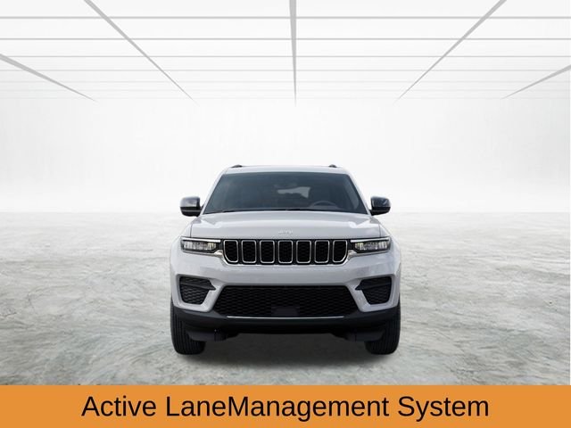 New 2026 Bright White Clear-Coat Exterior Paint Jeep Laredo X image 7