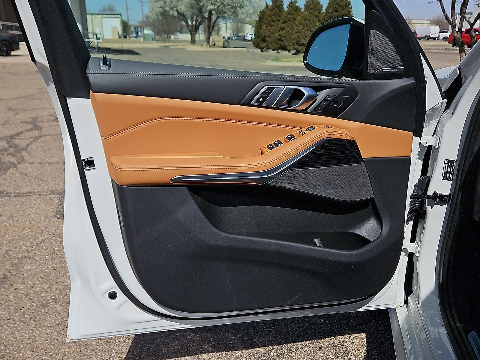 New 2026 Alpine White BMW xDrive40i All-Wheel Drive Sports Activity Vehicle image 13