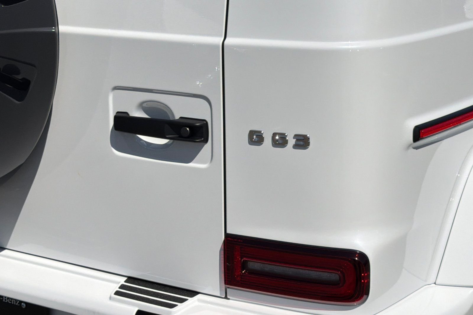 New 2027 MANUFAKTUR Moonlight White Metallic Mercedes-Benz G 63 AMG® image 15