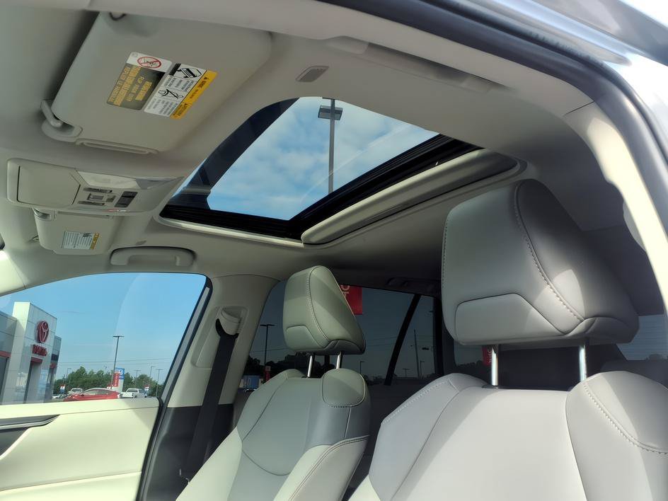 Used 2024 Silver Sky Metallic Toyota XLE Premium image 15