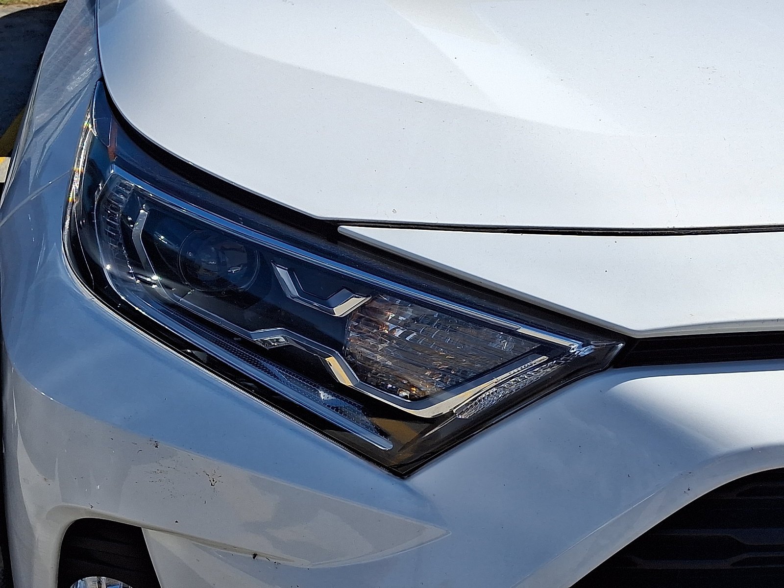 Used 2021 White Toyota XLE image 8