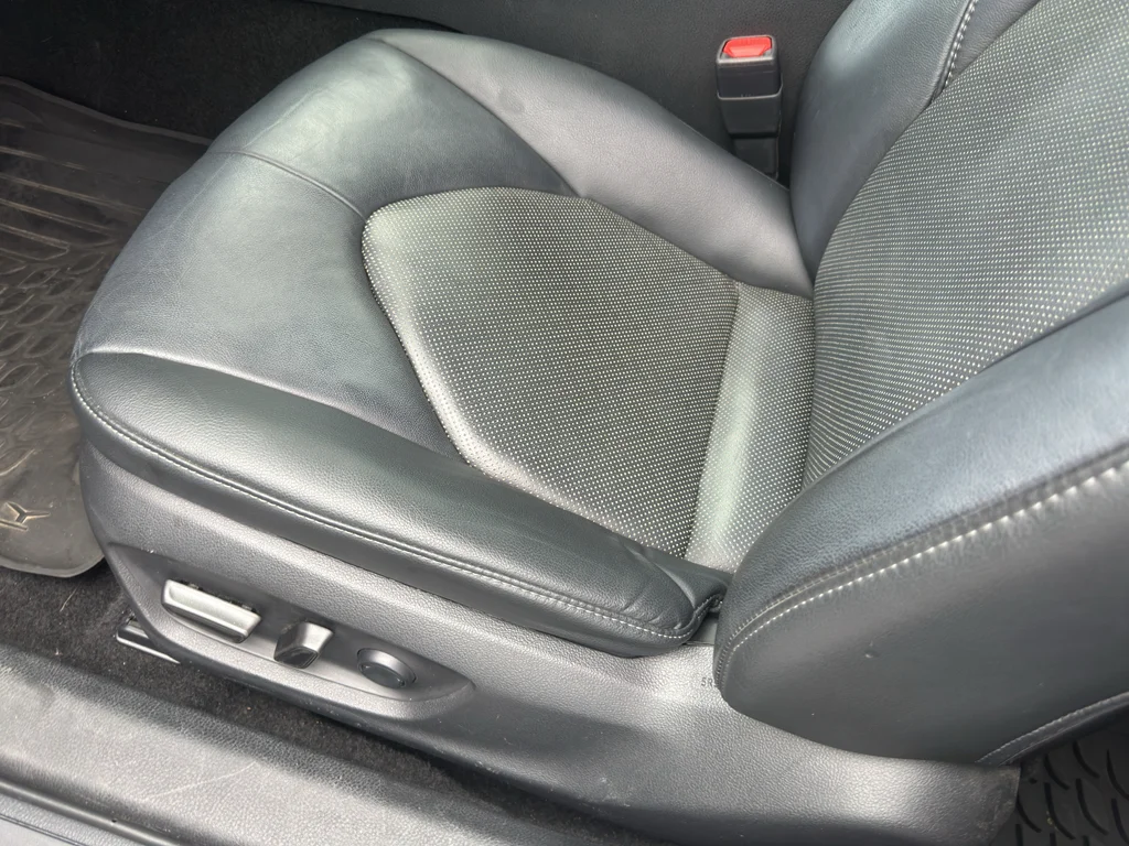 Used 2021 Wind Chill Pearl Toyota Hybrid XLE image 7