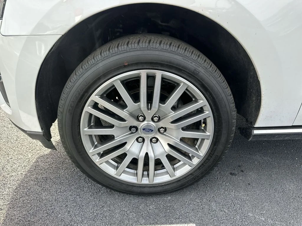 Used 2023 White Ford Limited image 10