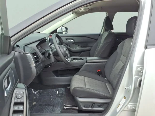 Used 2024  Nissan SV image 17