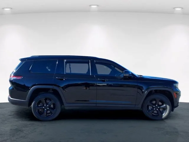 Used 2023 Black Jeep Altitude X image 7