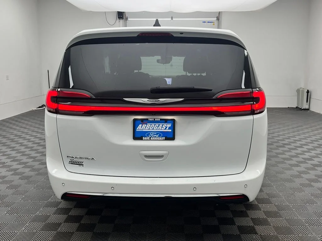 Used 2023 White Chrysler Touring image 9