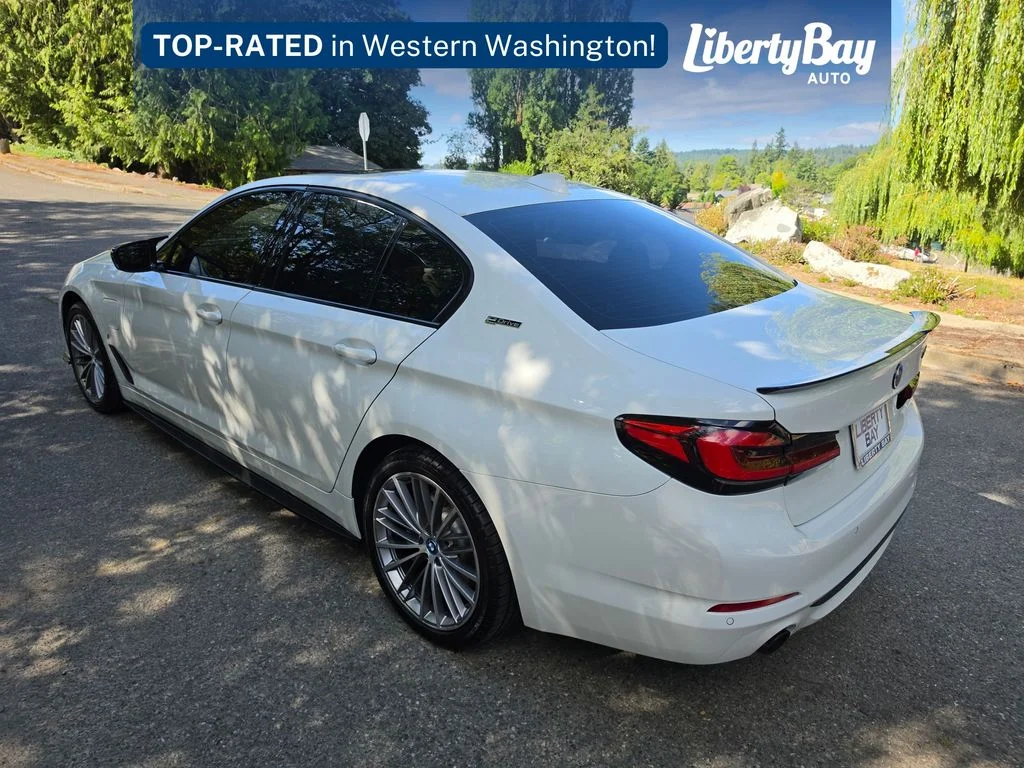 Used 2019 White BMW 530e xDrive iPerformance image 7