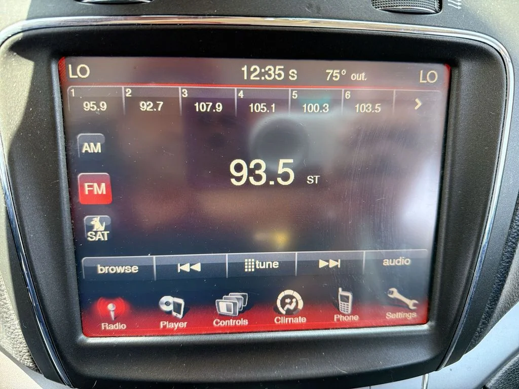 Used 2017 Black Dodge Crossroad image 12
