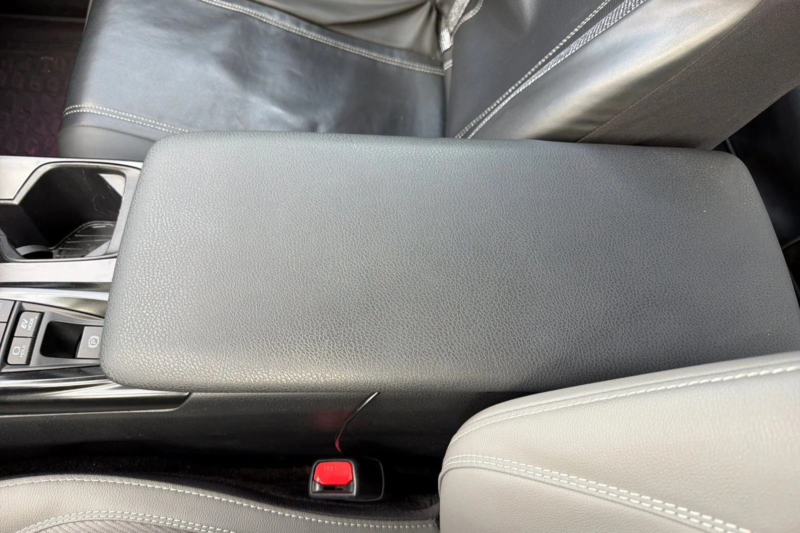 Used 2025  Toyota SE image 25